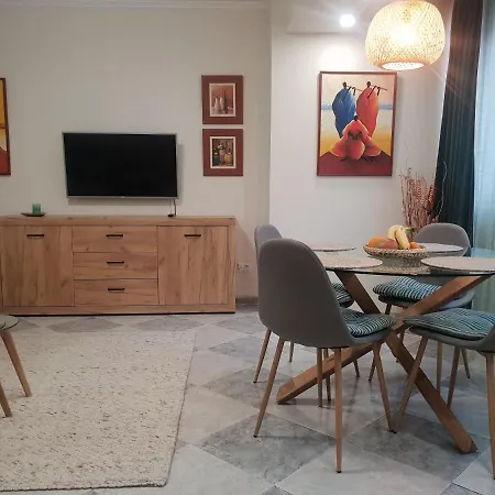 Διαμέρισμα By The *